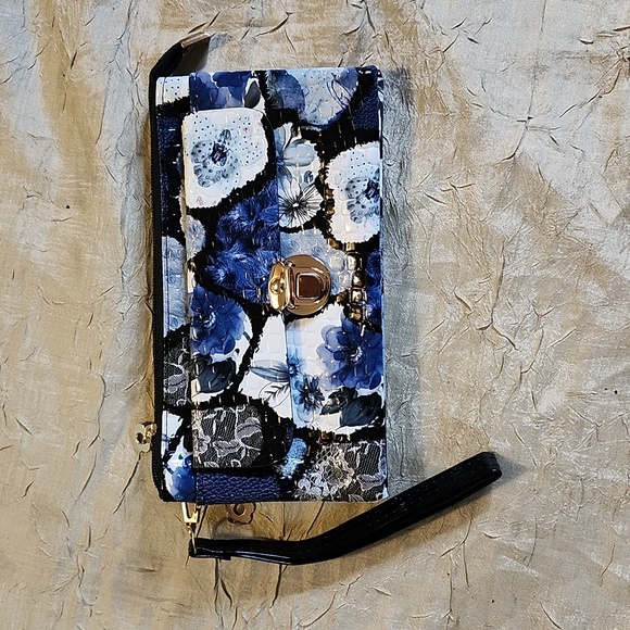 NWOT Floral and Animal.Print Wristlet - Picture 1 of 11